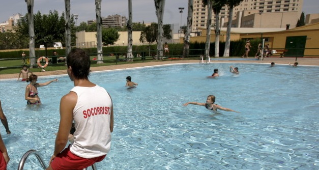 Vigilancia de los niños en la piscina